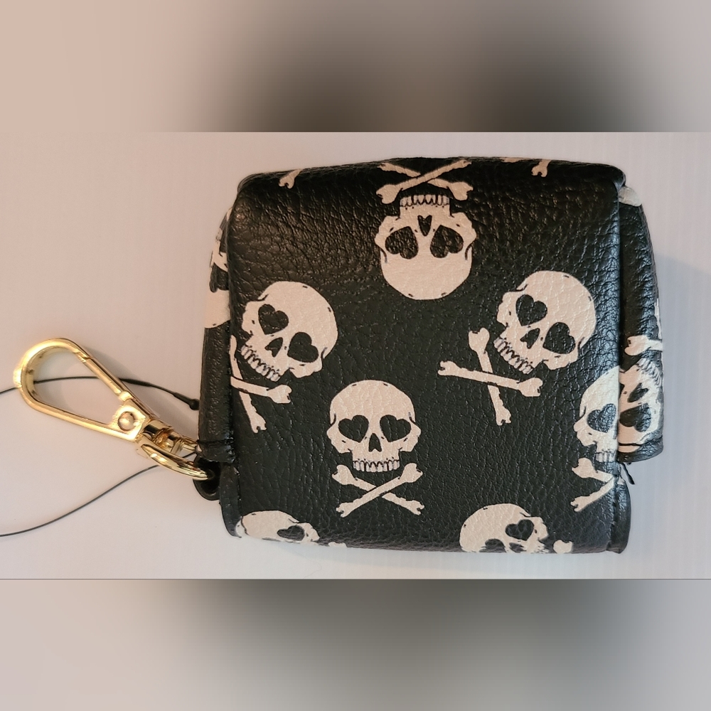 BETSEY JOHNSON SKULLS BONES AIRPOD CASE MINI POUCH COIN BAG CHARM CLIP - Picture 4 of 12